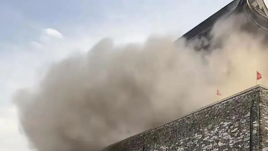 万岁山巨人演员睡3米大床穿59码鞋,免费天下彩免费资料大全,决策资料解释落实_移动版V6.53
